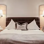 Szálloda St. Georg Zum 4*